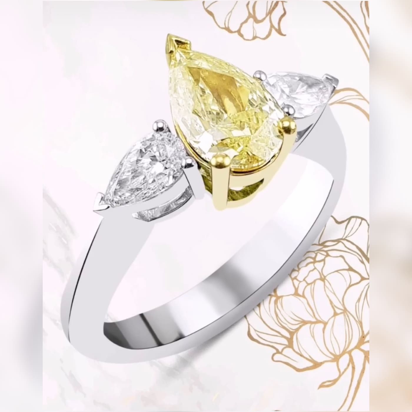 Великолепен годежен пръстен с жълт диамант и два бели диаманта. Този годежен пръстен капка е с инвестиционна стойност, заради своя жълт диамант 1 карат с борсов сертификат.